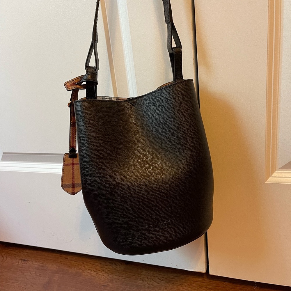 Burberry Lorne bucket bag